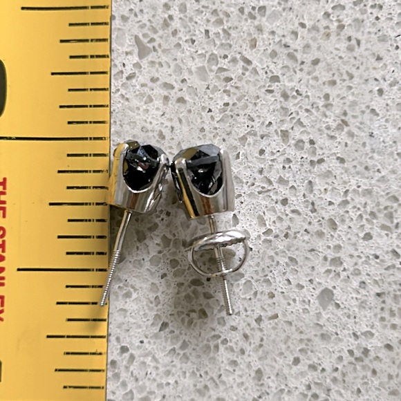 Vintage 14kt white gold onyx stud earrings - Picture 4 of 4